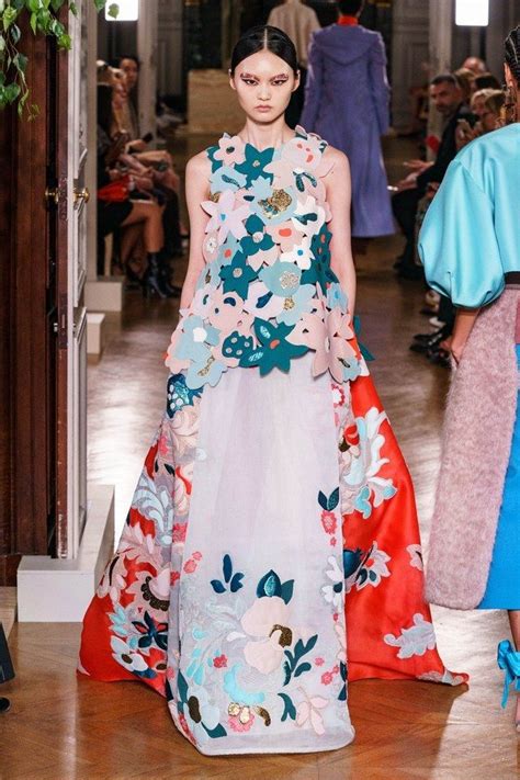 Valentino Haute Couture Automne Hiver 2019 2020 Défilé Vogue Paris