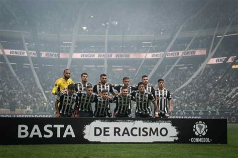 Atlético MG é multado em 60 mil dólares pela Conmebol por atos racistas