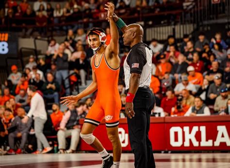 No. 11 Oklahoma State wrestling dominates No. 18 Oklahoma 28-9 in ...