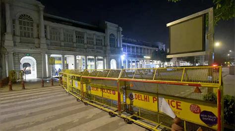 Weekend Curfew In Delhi Photos Of Empty Roads Deserted Markets