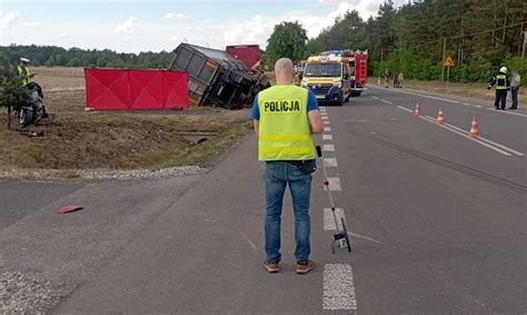 Młody motocyklista zginął po zderzeniu z ciężarówką ZDJĘCIA