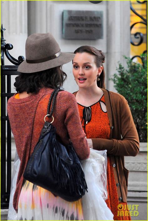 Leighton on the set of Gossip Girl on Friday (August 17) in New York ...