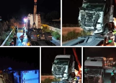 Incidente Nel Siracusano Tir Sbanda E Finisce Contro Le Protezioni