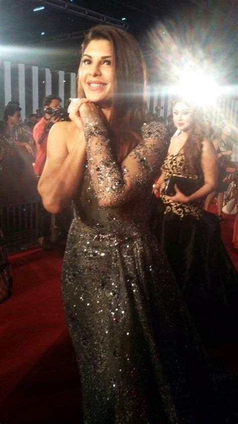 Jacqueline Fernandez arrives on the red carpet of Jio Filmfare Awards ...