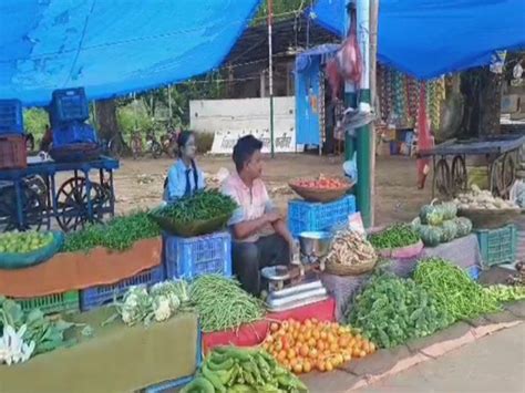 Tomato Being Sold For Rs 200 A Kg The Prices Of Vegetables Spoiled The Taste Of The People And