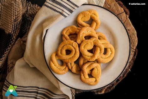 Typical Asturian desserts: rice pudding, frixuelos, casadielles ...