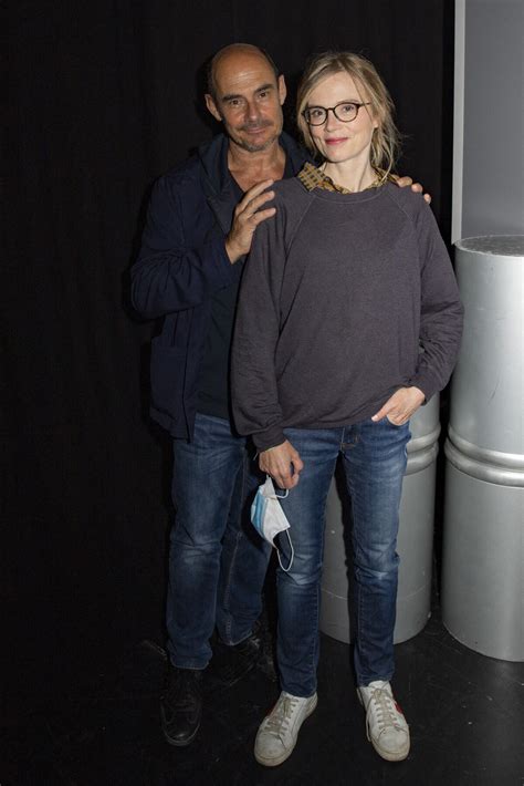 Photo Exclusif Bernard Campan Et Isabelle Carr Backstage De L