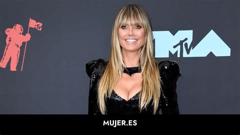 Heidi Klum lleva el escote más atrevido y un minivestido a sus 50 años