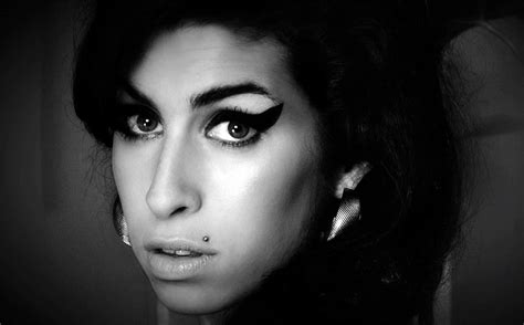 Amy Winehouse: Giving Girls Unrealistic Eyeliner Expectations Since 2003 - RushTix