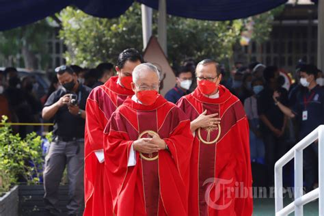 Ibadah Jumat Agung Di Gereja Katedral Jakarta Foto 4 1920632