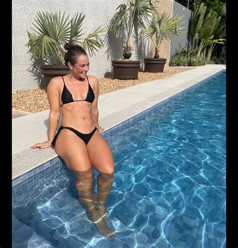 Foto Paolla Oliveira Posa De Biqu Ni Em Piscina E Encanta Famosas