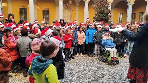 Il Canto Dei Bambini Di Via Perti E Gli Auguri Del Sindaco Rapinese