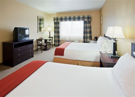 Holiday Inn Express Fallon - 2 Reviews - 55 Commercial Way, Fallon, NV ...