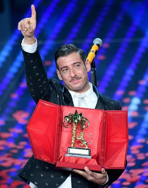 Sanremo 2017 Francesco Gabbani è il vincitore con Occidentalis Karma