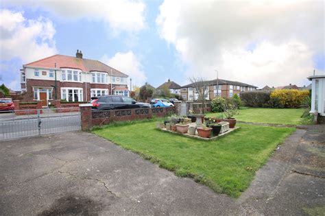 2 Bed Bungalow Kenilworth Avenue Fleetwood Fy7 Unique Estate Agency