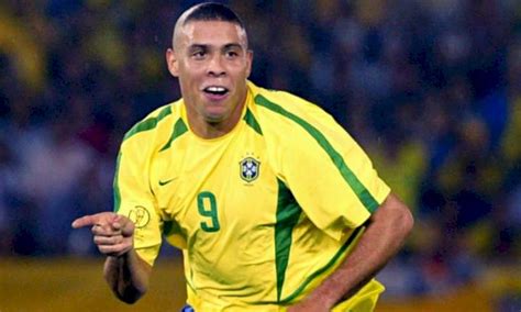 Ronaldo names four best players in football history, excludes himself ...