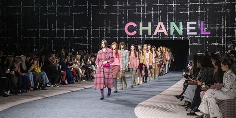 Comment Assister Aux Défilés De La Fashion Week Cosmopolitan Fr