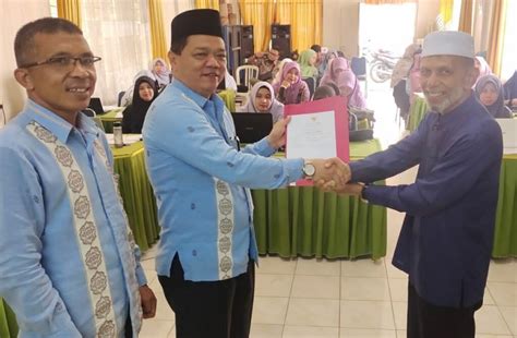 Kemenag Sawahlunto Serahkan Sertifikat Halal Gratis Umk Jurnal Sumbar