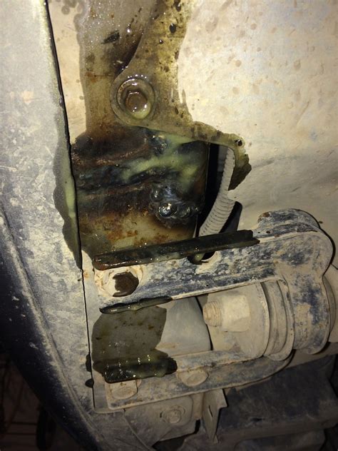 Нижняя поперечина — Lada Калина седан, 1,6 л, 2007 года | кузовной ...