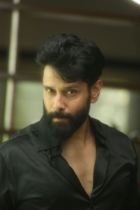 Chiyaan Vikram Najnowsze I Iru Mugan Style W Os W I Brody Mi O Nik