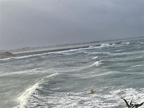 En Images Fort Coup De Vent Dans Louest Vagues D Ferlantes Et Mer