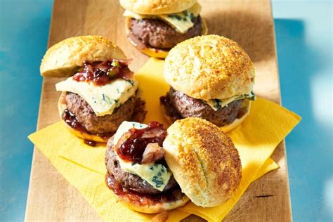 Broodje Burger Met Blauwe Kaas En Chutney Recept