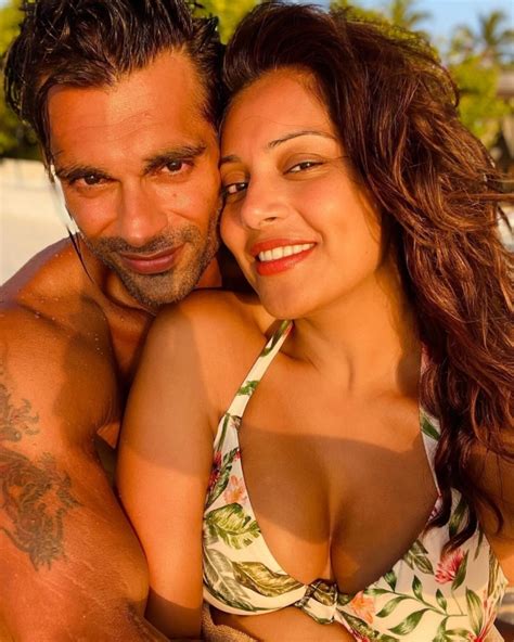 Bipasha Basu Enjoy Holiday With Her Husband Karan Grover In Maldives Photos - FilmiBeat