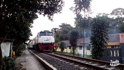 Ka Pangrango Sukabumi Bogor Pp Berjalan Pelan Di Daerah Cicurug