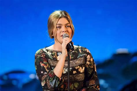 Louane orpheline à 16 ans ses très rares confidences sur la mort de