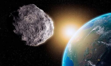 Nasa Asteroid Tracker 19 300mph Asteroid Will Skim Earth Tomorrow