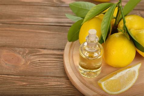 Olio Di Limone Essenziale Immagine Stock Immagine Di Tradizionale