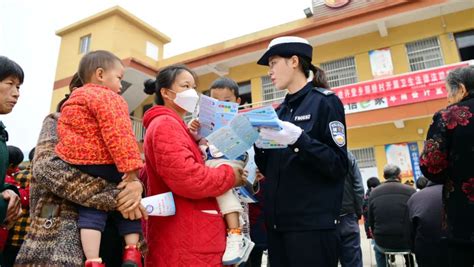 阜南交警走进许堂乡开展“法润乡村社区”交通安全宣传活动 哔哩哔哩