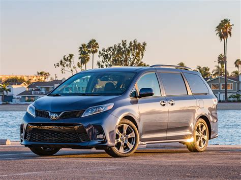 Honda Odyssey Vs Toyota Sienna Comparison Kelley Blue Book