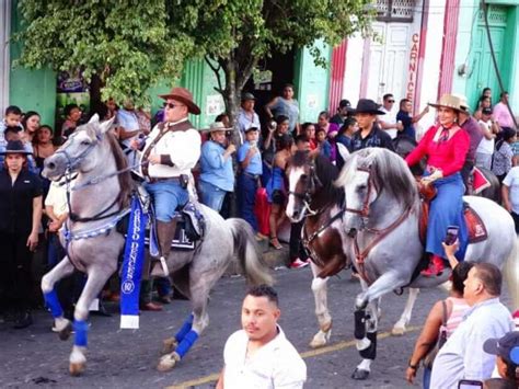 Celebran Tradicional Desfile H Pico Recorriendo Las Principales Calles