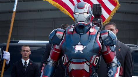 Captain American Iron Man Suit. Seriously, am I the only one who think ...