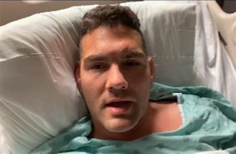 Imagem Forte Weidman Mostra Perna Costurada E Inchada Ap S Cirurgia