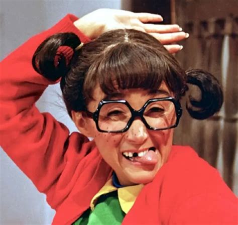 La Chilindrina posa en bikini con 70 años de edad y sorprende a sus fans con su estilizada