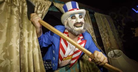 35 Funny Haunted House Photos From Halloween Horror Nights