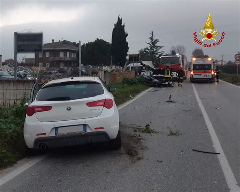 Quattro Feriti Nello Scontro Fra Tre Auto Il Pi Grave Trasportato A