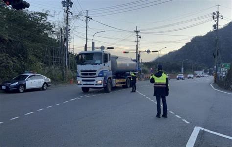 元旦連假湧入草莓溫泉季旅客 苗警預控警力備戰出遊人、車潮 蕃新聞