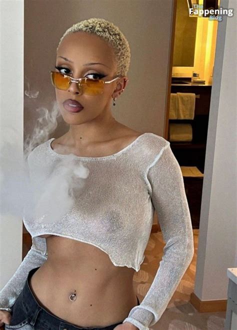 Doja Cat Flashes Her Nude Tits Photos Thefappening