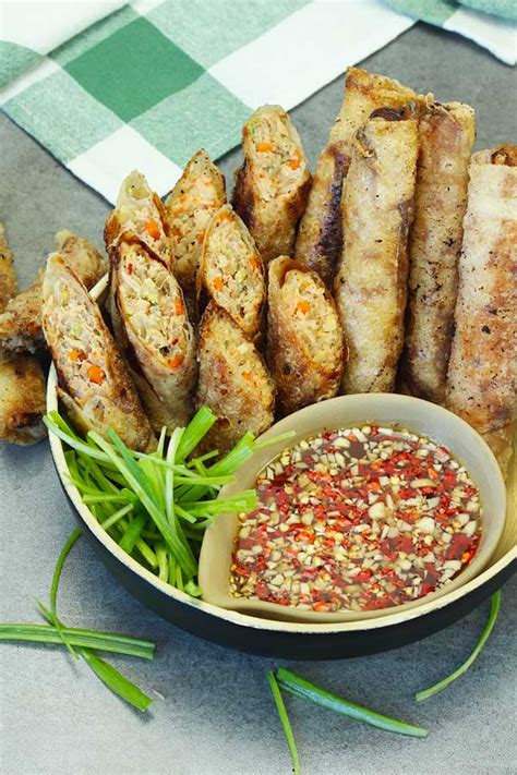 Fried Vietnamese Spring Rolls (Cha Gio) - El Mundo Eats