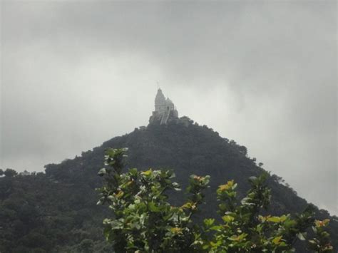 Parasnath Hill - the revered pilgrimage of Shikharji in Giridih ...