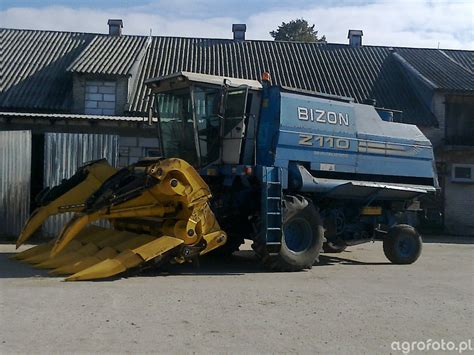 Kombajn Bizon Bs Z Przystawka Do Kukurydzy New Holland Fotka