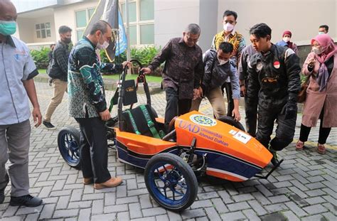 Tim Mobil Listrik Uad Juara Umun Di Fesc Iims Menara