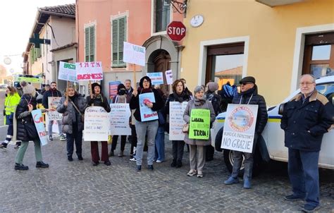 Govone Ai Piedi Del Magico Paese La Protesta Del Comitato Per Il No