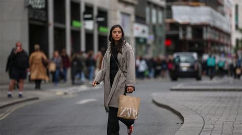 Zara Pre Owned Zara Se Lanza A Por La Moda De Segunda Mano As