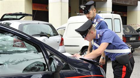 Empoli Ruba Al Supermercato E Ferisce Guardia Giurata Quando Viene