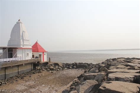 Visit Dumas Beach, Surat - Things to Do, Timings & Photos