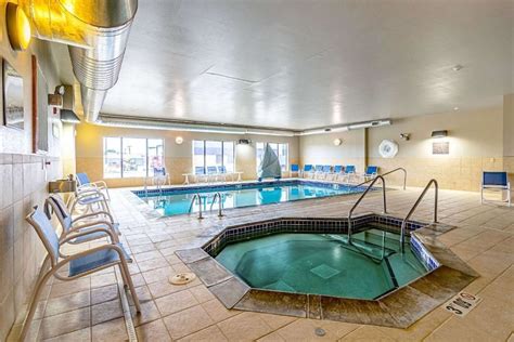 Comfort Inn & Suites Minot, North Dakota, US - Reservations.com